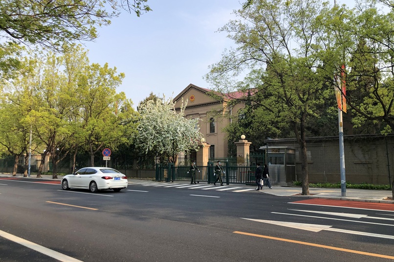 Vietnam Embassy in China at 32 Guanghua Road Chaoyang District Beijing, official diplomatic building, Vietnamese flag